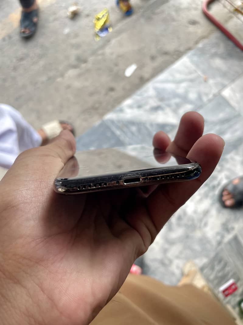 Apple iPhone X 3