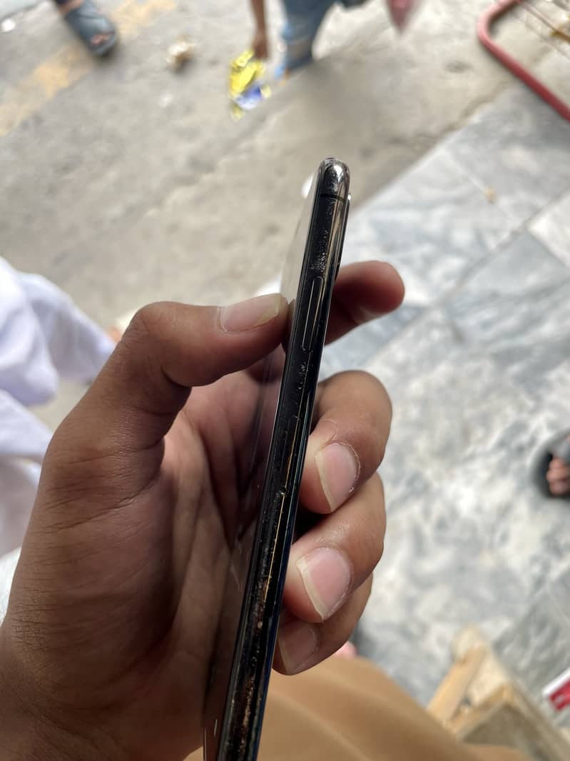 Apple iPhone X 4