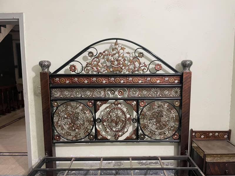 Bed set ,Dressing table ,side tables 0