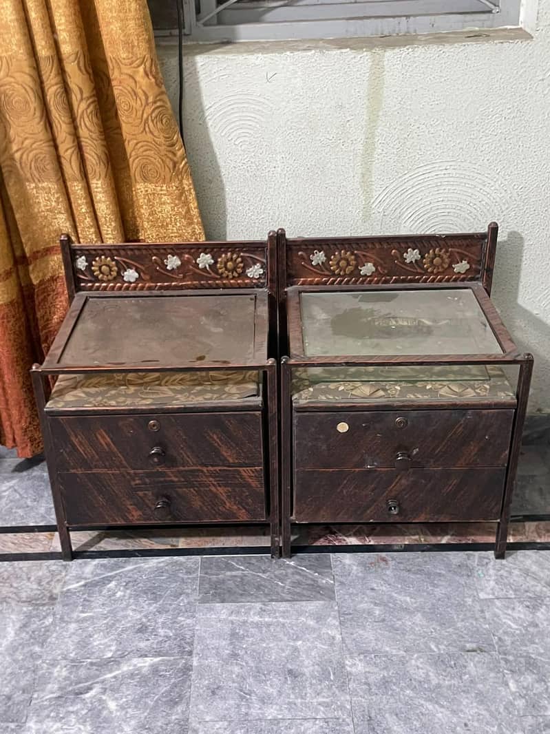 Bed set ,Dressing table ,side tables 4