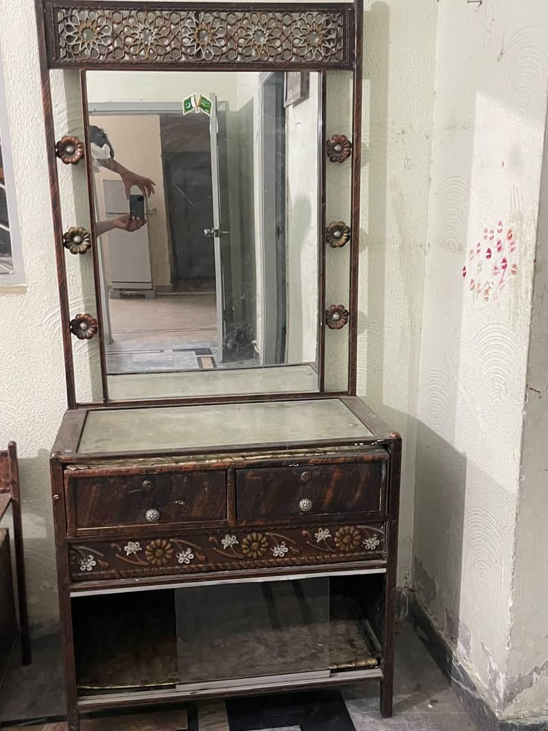 Bed set ,Dressing table ,side tables 5