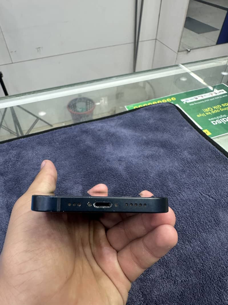 iPhone 13 0