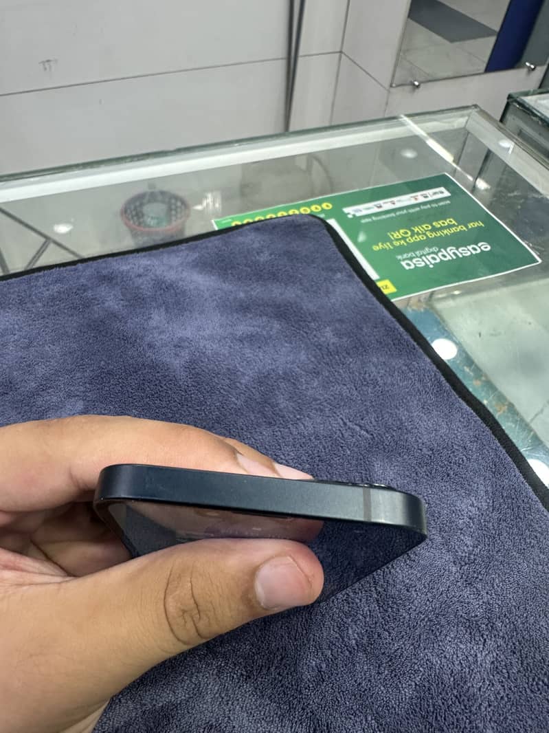 iPhone 13 3