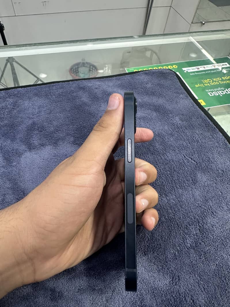 iPhone 13 6