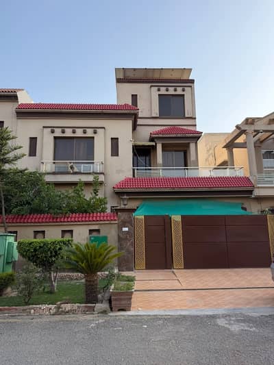 Vip 10 Marla Upper Portion Furnished Lower Locked Available In Bahria Town Lahore