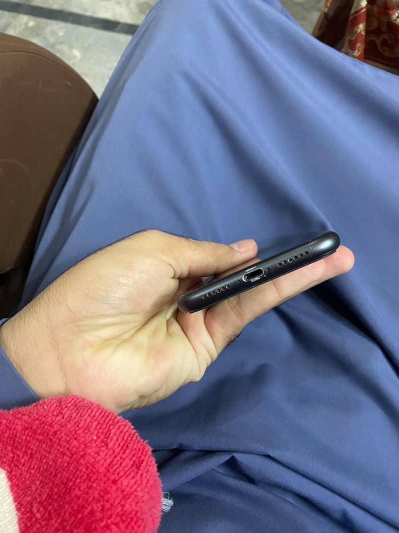Apple iPhone 11 3