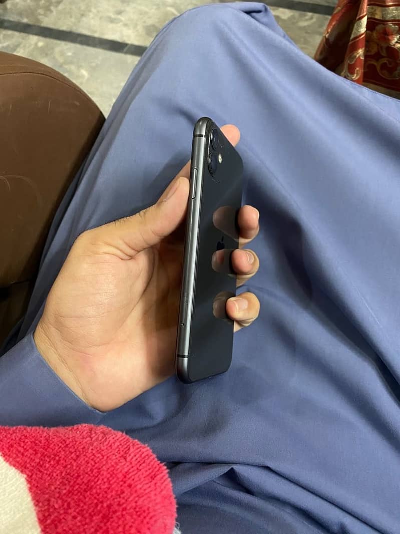 Apple iPhone 11 4