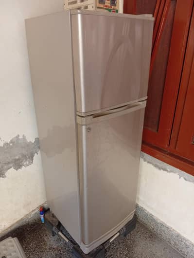 smal size fridge for small family