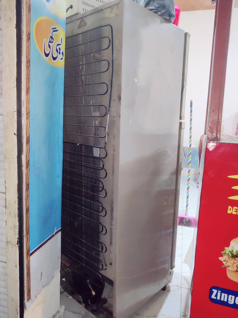 Medium Refrigerator 4