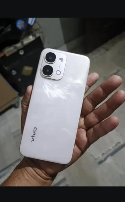 11 mahiny ki warranty hai 10/10 phone hai