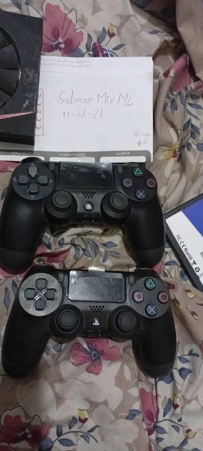 128 SSD and 2 Ps4 controller