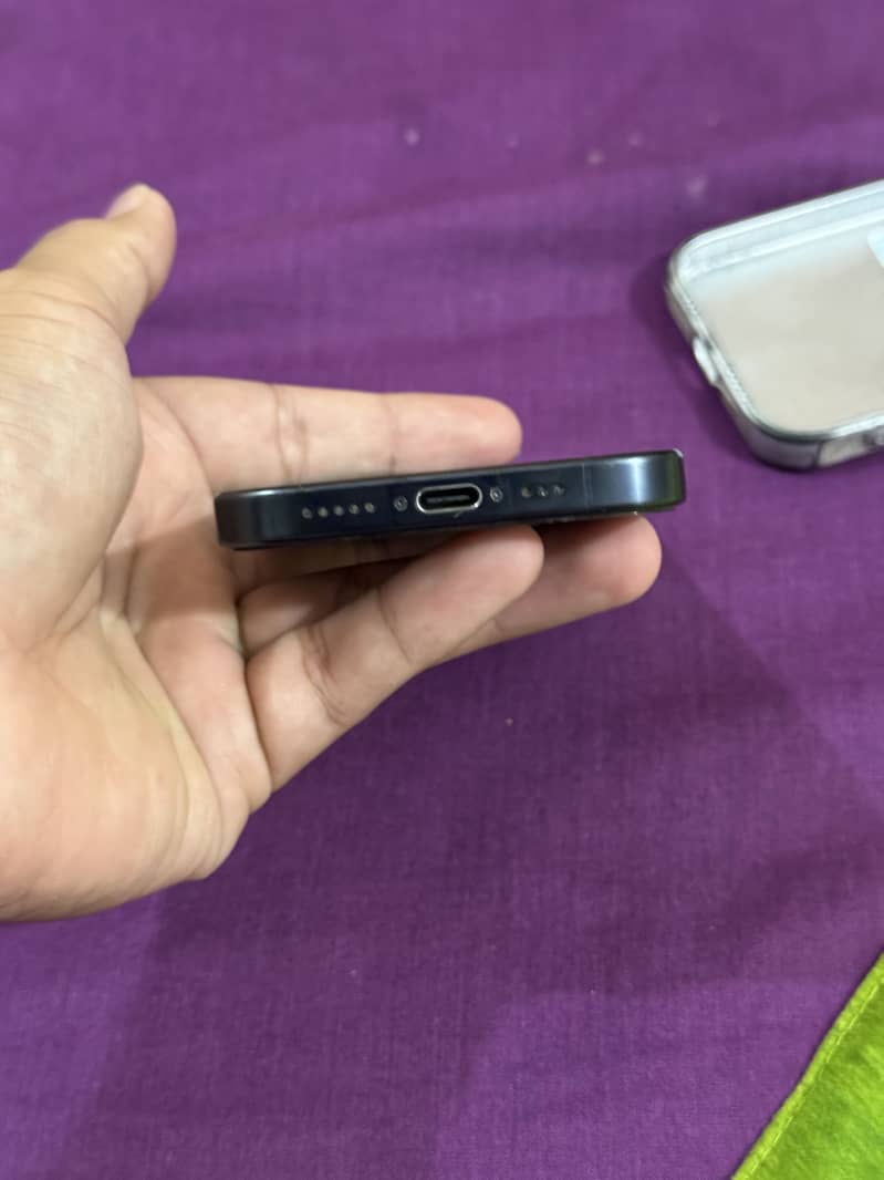 Apple iPhone 15 Pro 0