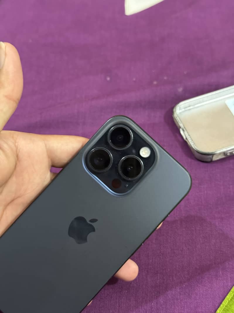 Apple iPhone 15 Pro 4