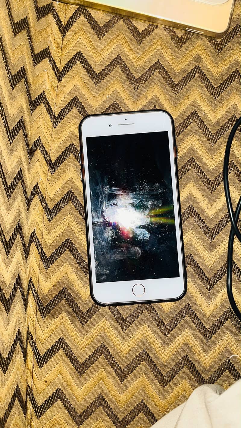 Apple iPhone 8 Plus 1