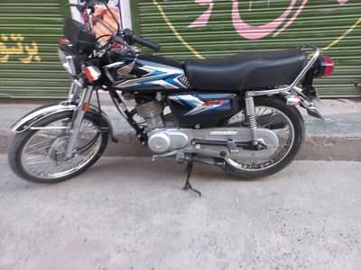 black honda 125
