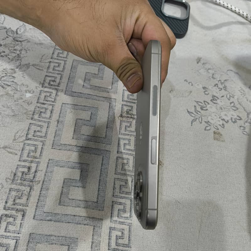 Apple iPhone 15 Pro 0