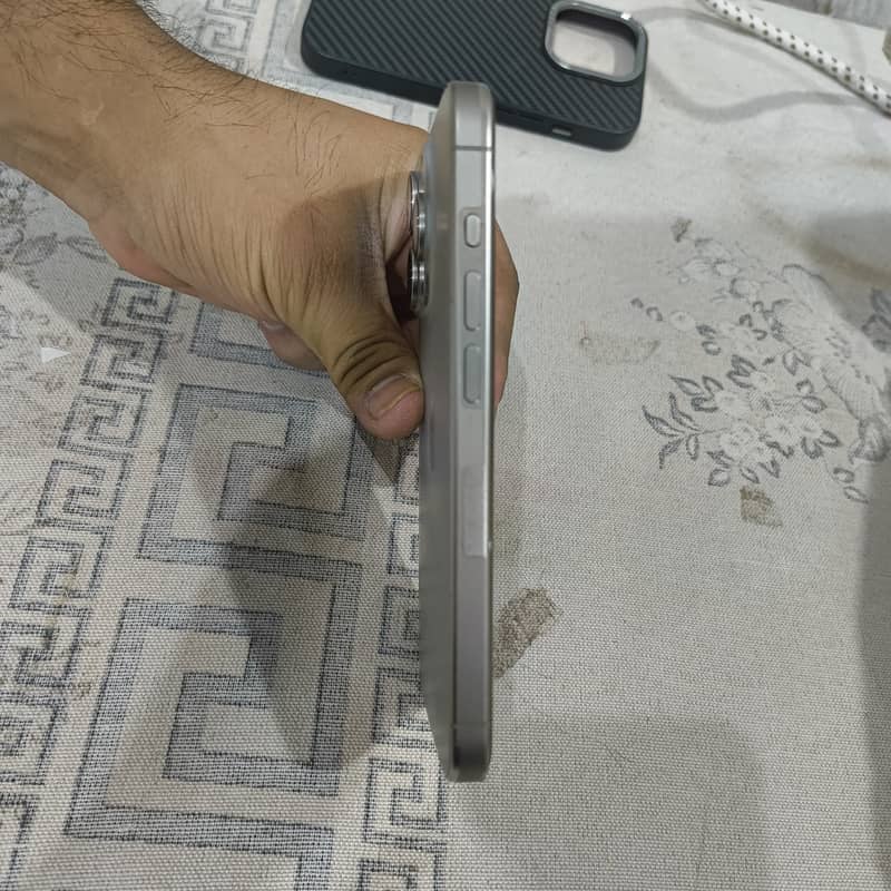 Apple iPhone 15 Pro 2