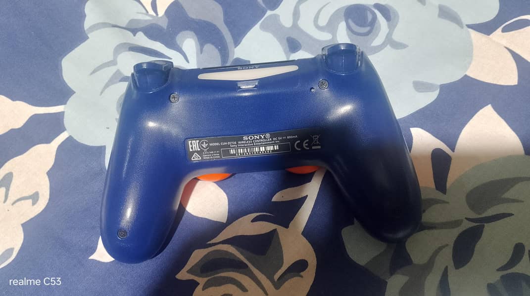 ps4 games and controller 2