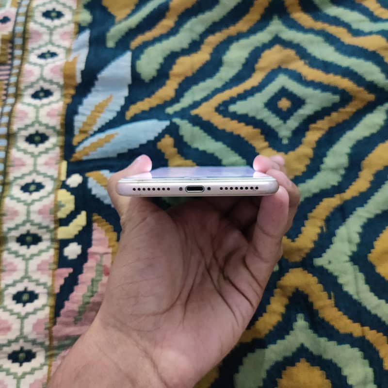 Apple iPhone 8 Plus 4