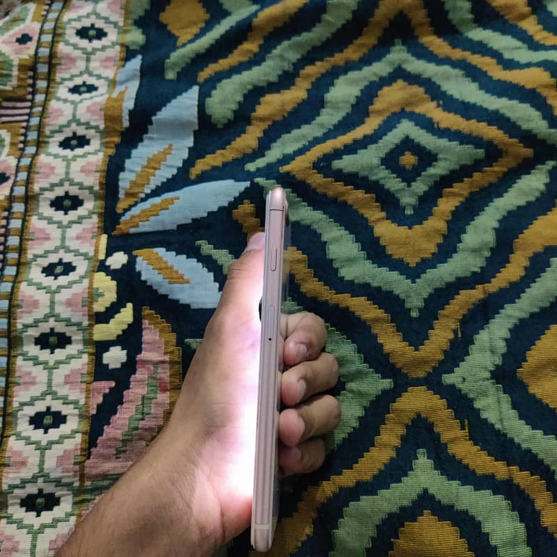 Apple iPhone 8 Plus 5