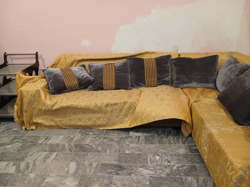 Used sofa set with centre table 1