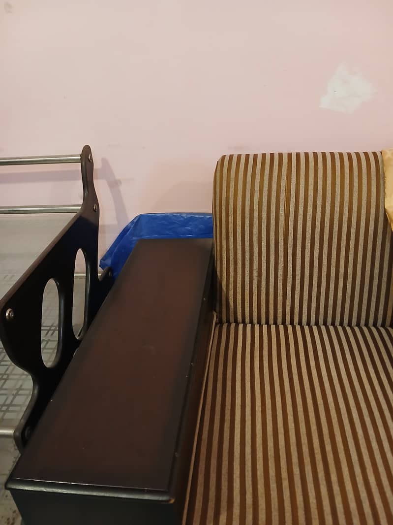 Used sofa set with centre table 2