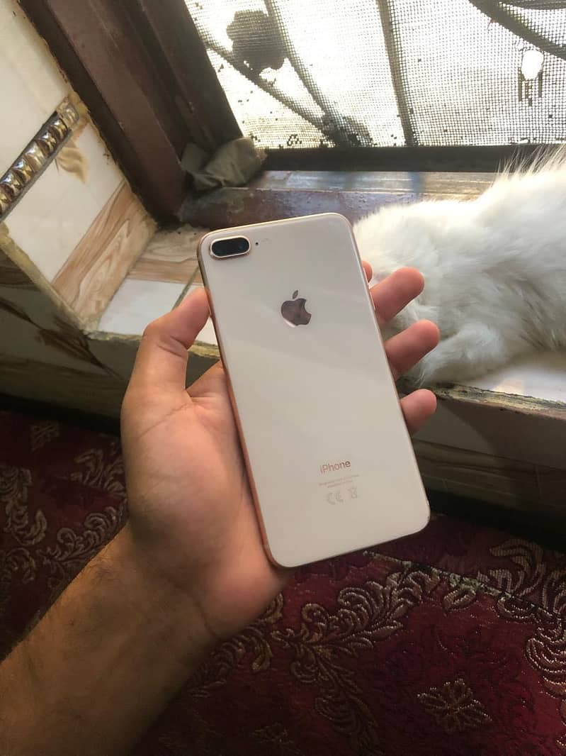 Apple iPhone 8 Plus 0
