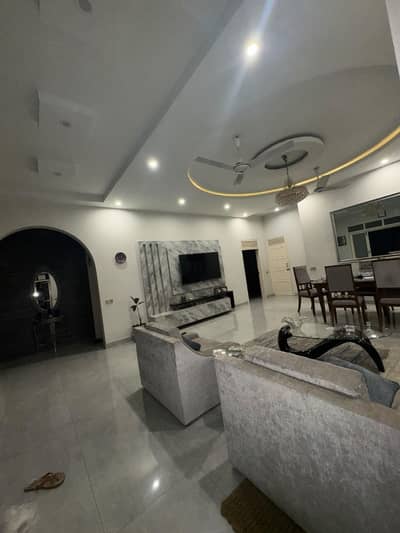 400sqyd Ground Floor, 2021 renovation forRent (Gulshan block4 main road)24hrs line water. 24hrs KE electricity( except for maintenance). Gas load shedding as scheduled. 3 bedrooms with 3 baths, each room has window along with storage room underneath. a palour. kitchen with sink and also dirty sink at the back. living room with an entrance door, with 1 large window and 1 double window on the side. *Code(16504)*