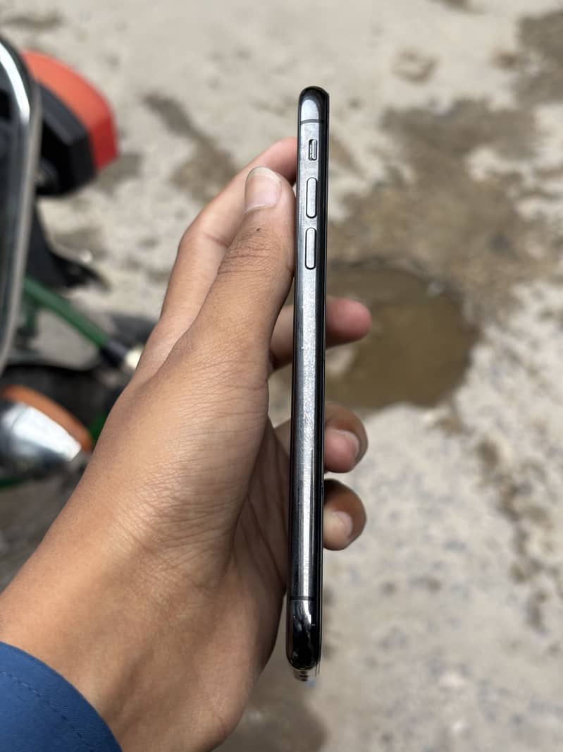 Apple iPhone X 2