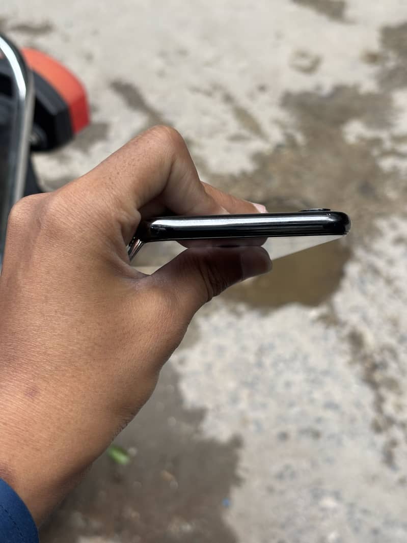 Apple iPhone X 3