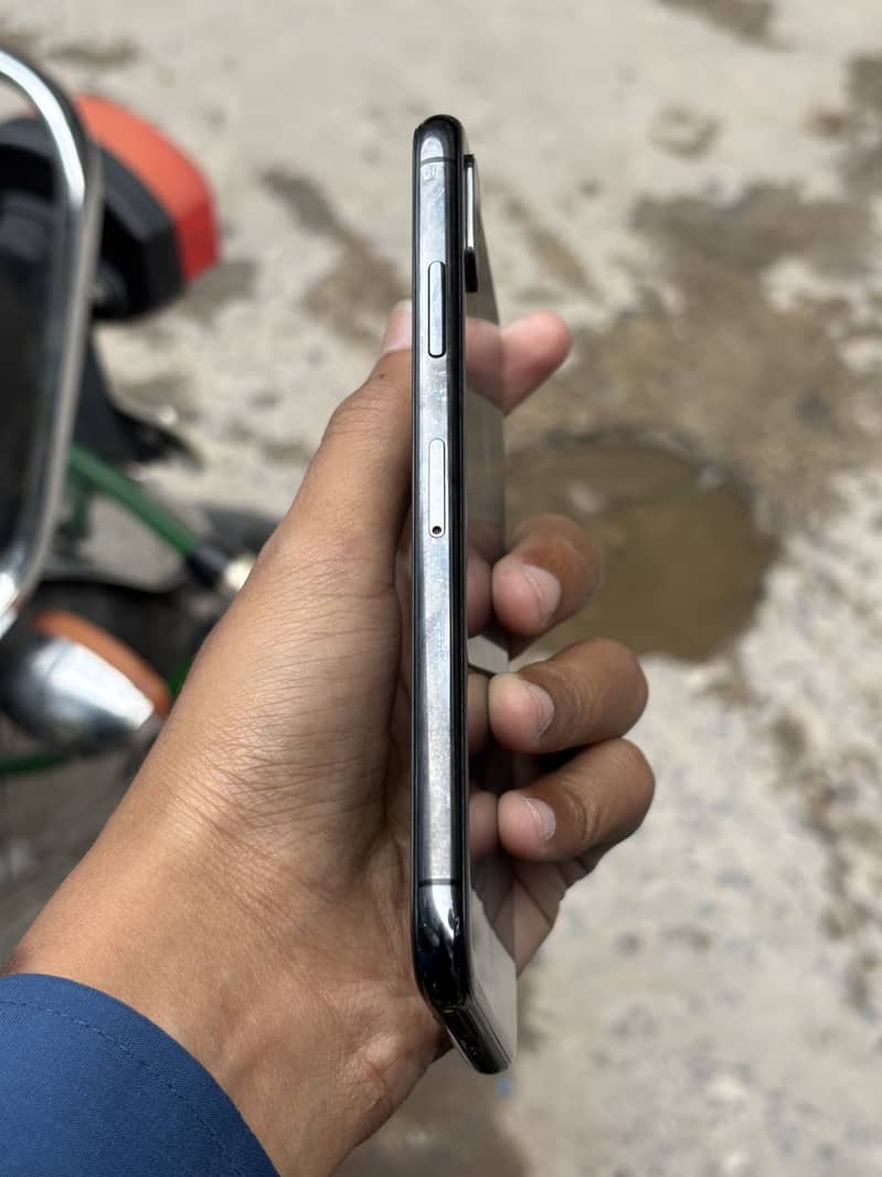 Apple iPhone X 5