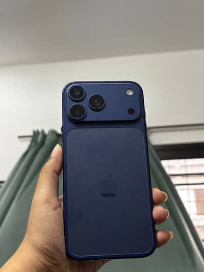 17 Pro Max 1TB Deep Blue Mobile Phone (Open Box)