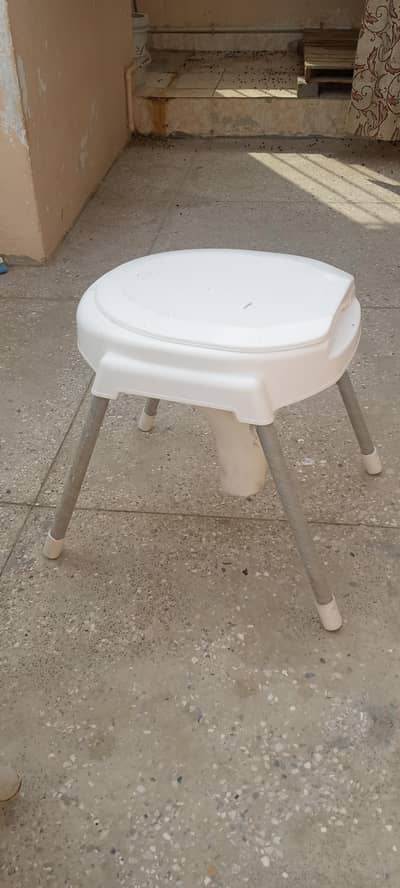 commode style chair