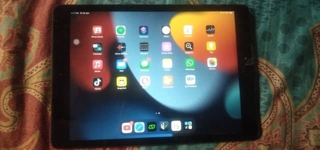 iPad generation 7 condition 9/10