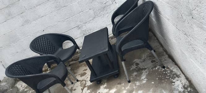 plastic chair and Table 03152035069