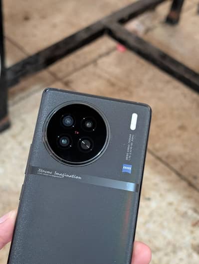Vivo X90s official