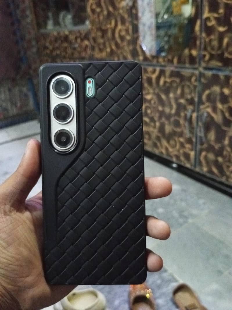 Tecno camon 40 pro 0