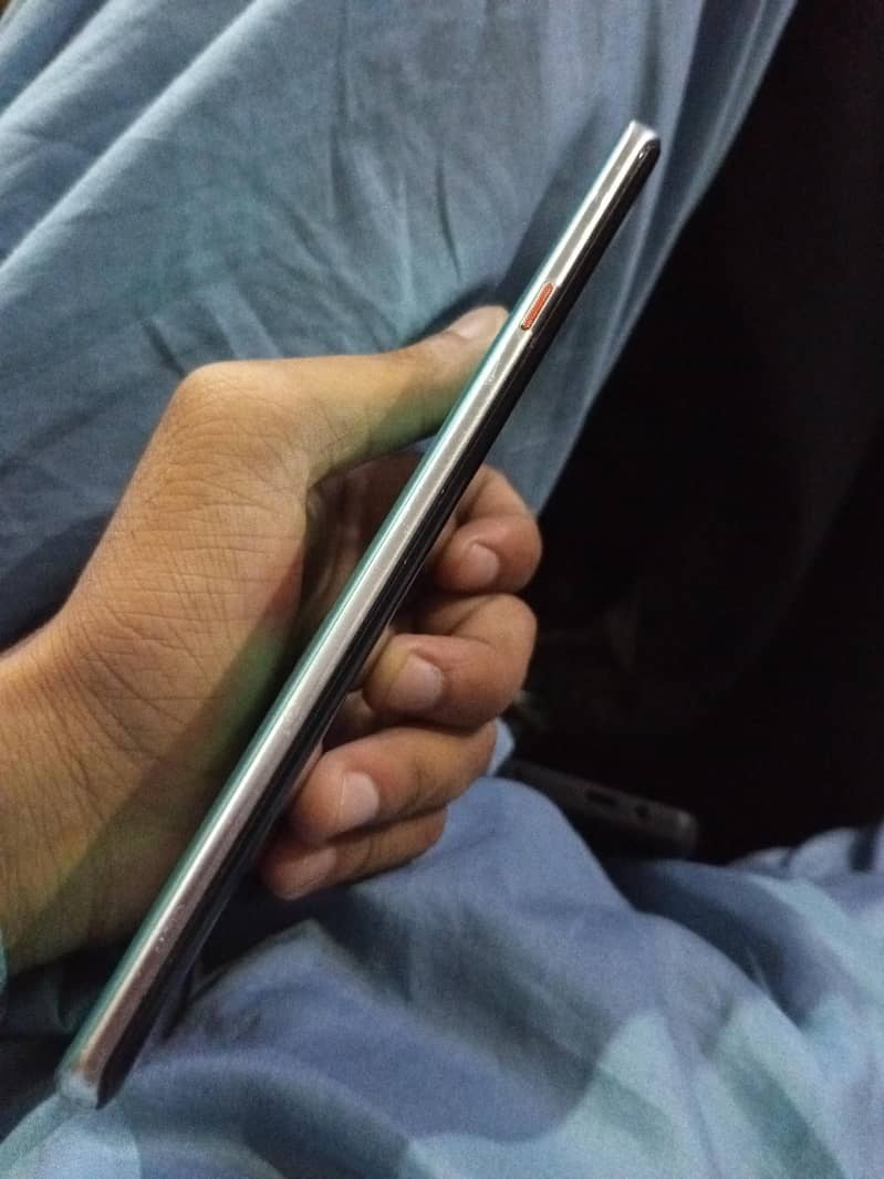 Tecno camon 40 pro 6