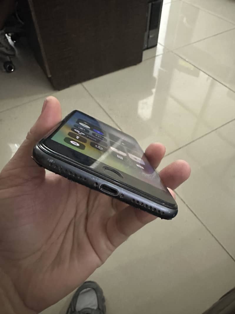 Apple iPhone 8 Plus 4