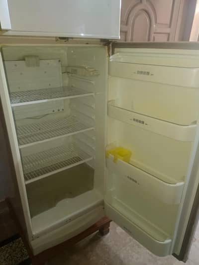 Dawlance medium size fridge in very good condition