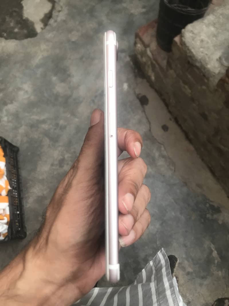 Apple iPhone 7 Plus 0
