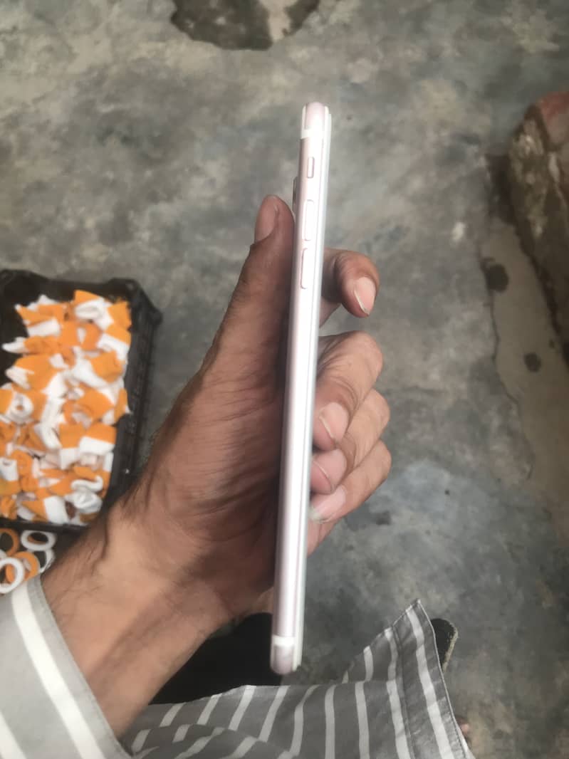 Apple iPhone 7 Plus 2