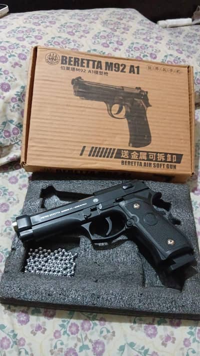 beretta m92 A1 Airsoft Replica pistol |box+ B. B pellets |10/10|