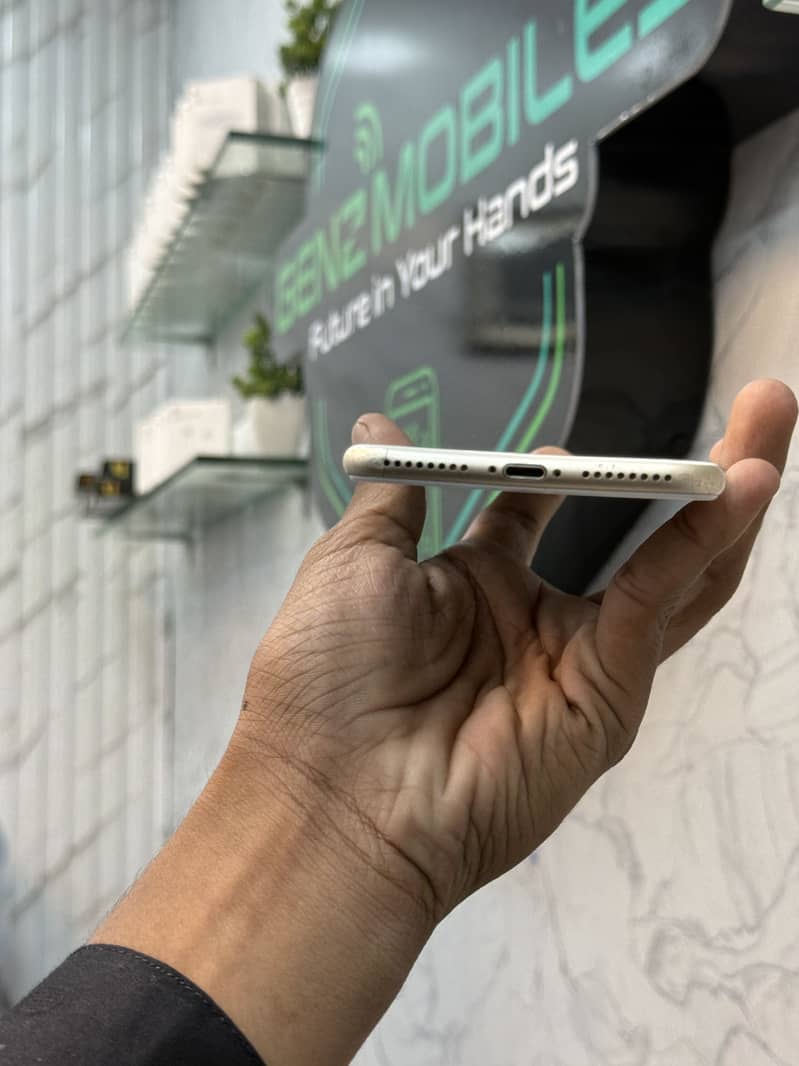 Apple iPhone 7 Plus 2