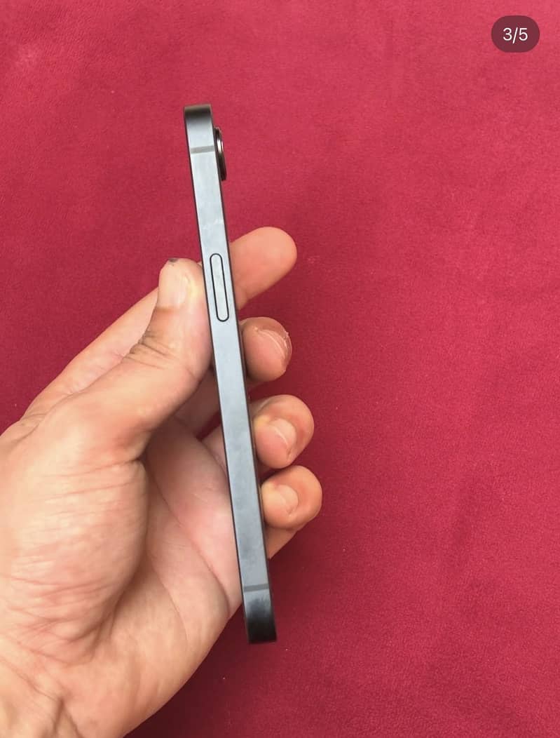 Apple iPhone 16e 2