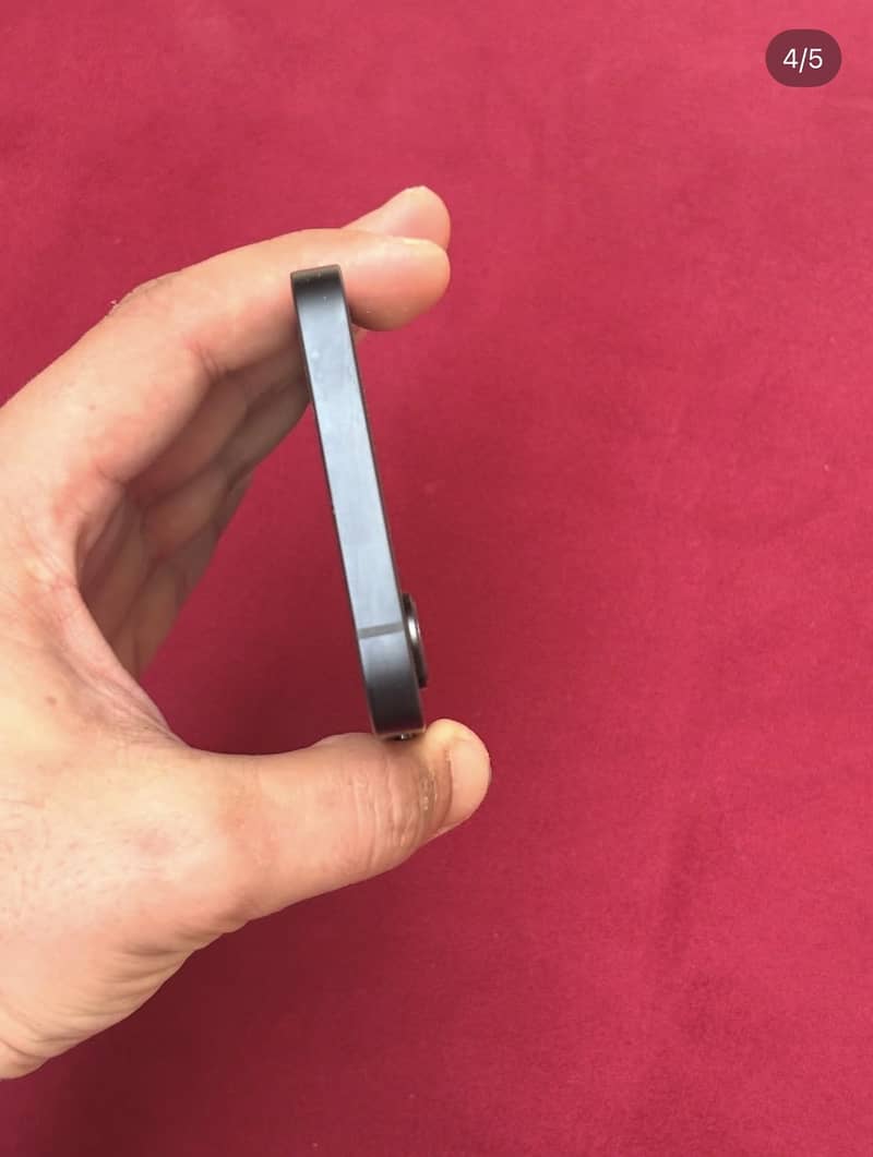 Apple iPhone 16e 3