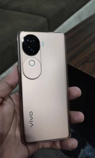 Vivo V40e