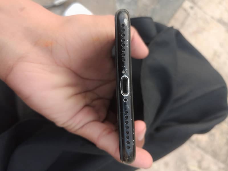 Apple iPhone 7 Plus 3