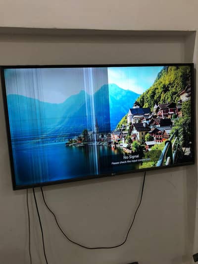 LG LED WITH BROKEN SCREEN