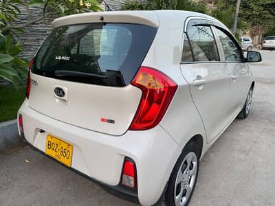 kia picanto full original b2b automatic cream beige colour.